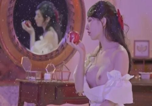Branca de neve para o anão da maçã fazer sexo